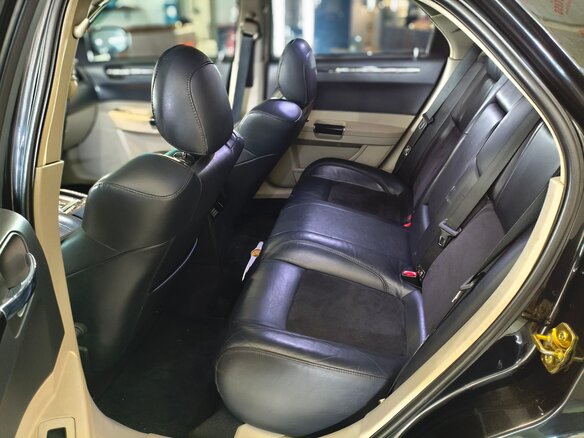 2004 Chrysler 300C I, чёрный, 2500000 рублей - вид 25