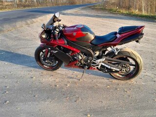 2008 Yamaha YZF-R1, красный, 800000 рублей, вид 3