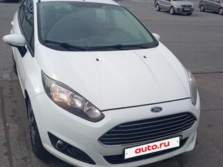 2016 Ford Fiesta Mk6 Рестайлинг, белый, 500000 рублей, вид 3