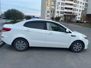2016 Kia Rio III Рестайлинг, белый, 999000 рублей, вид 2