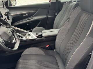 2020 Peugeot 3008 II, красный, 1799000 рублей, вид 2