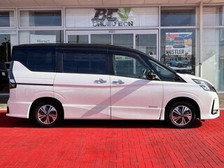 2022 Nissan Serena S-Hybrid V (C27) Рестайлинг, белый, 1999000 рублей, вид 4