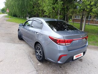 2020 Kia Rio IV, серый, 1360000 рублей, вид 3