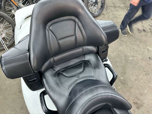 2011 Honda GL 1800 Gold Wing, белый, 1550000 рублей - вид 25