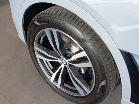 2024 BMW X7 40i I (G07) Рестайлинг, серый, 16470000 рублей, вид 4
