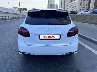 2013 Porsche Cayenne S II (958), белый, 2050000 рублей, вид 3