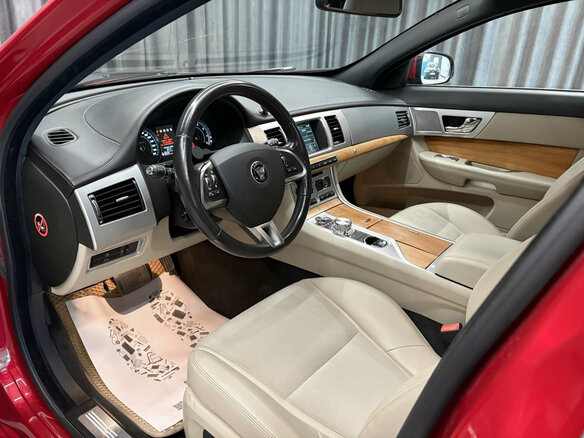 2014 Jaguar XF I Рестайлинг, красный - вид 6