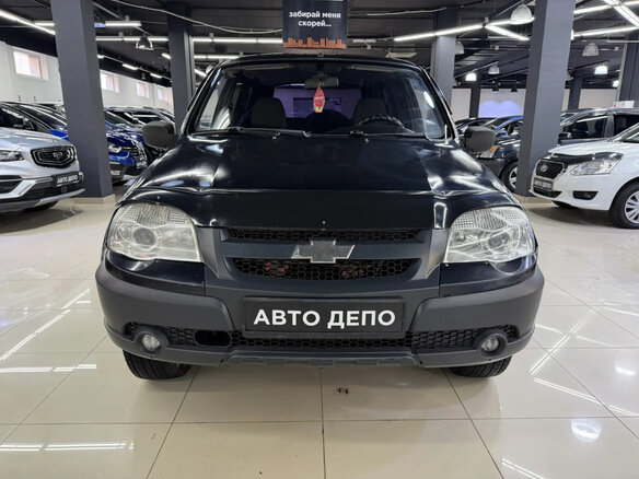 2011 Chevrolet Niva I Рестайлинг, чёрный, 270000 рублей - вид 1