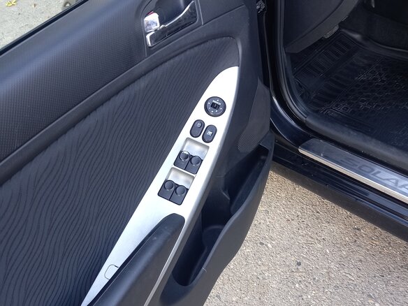 2012 Hyundai Solaris I, чёрный, 590000 рублей - вид 12