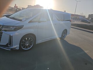 2018 Toyota Alphard III Рестайлинг, белый, 3900000 рублей, вид 3