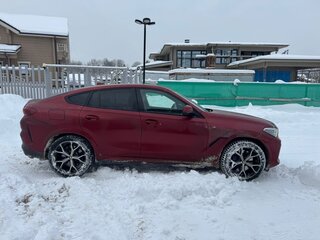 2020 BMW X6 30d III (G06), красный, 7500000 рублей, вид 2