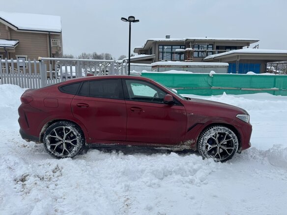 2020 BMW X6 30d III (G06), красный, 7500000 рублей - вид 1