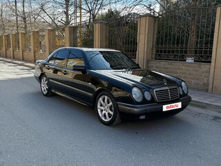 1999 Mercedes-Benz E-Класс 240 II (W210, S210), чёрный, 370000 рублей, вид 1