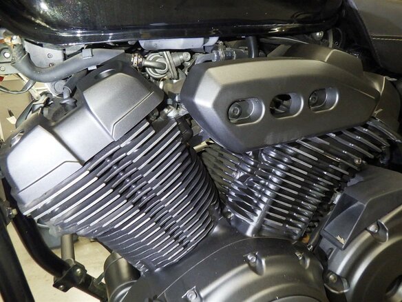 2017 Yamaha XV950 Bolt, чёрный - вид 6