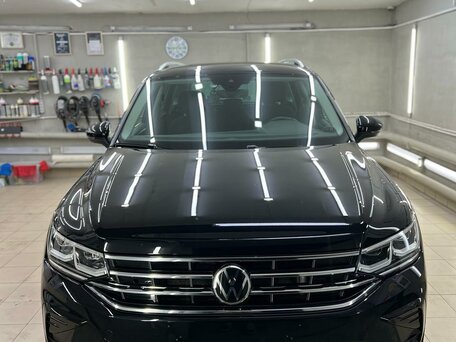 2021 Volkswagen Tiguan II Рестайлинг, чёрный, 3490000 рублей, вид 2