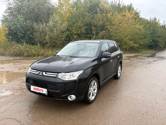 2013 Mitsubishi Outlander III, чёрный - вид 2
