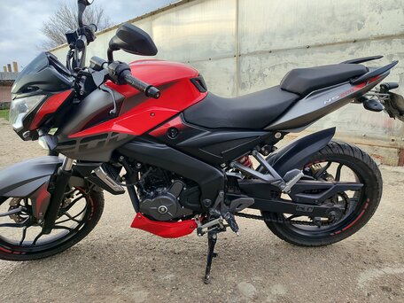 2018 Bajaj Pulsar NS 200, красный, 150000 рублей, вид 1