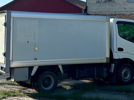 2001 Toyota Dyna, белый, 800000 рублей, вид 4