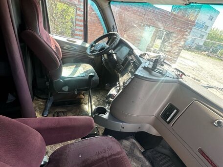 2004 Kenworth T2000, красный, 1500000 рублей, вид 4