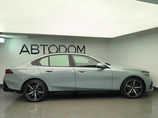2025 BMW 5 серии 530i xDrive VIII (G60/G61/G68), серый, 11880000 рублей, вид 5