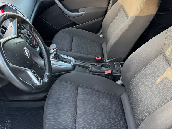2014 Opel Astra J Рестайлинг, белый, 850000 рублей - вид 5