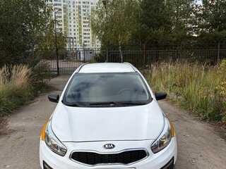2017 Kia Ceed II Рестайлинг, белый, 990000 рублей, вид 1