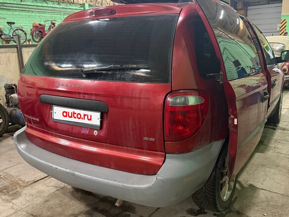 2001 Dodge Caravan 3-speed IV, красный, 590000 рублей - вид 3