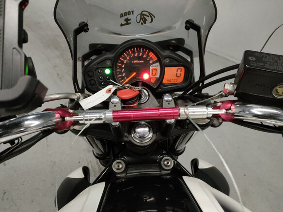 2010 Suzuki SFV 650 Gladius, белый, 320000 рублей - вид 4