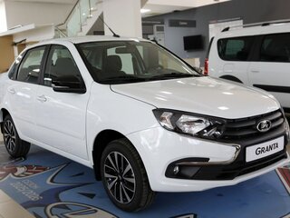 2026 Lada (ВАЗ) Granta I Рестайлинг, белый, 1324000 рублей, вид 3