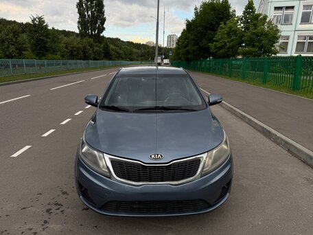 2014 Kia Rio 6-speed III, голубой, 750000 рублей, вид 3