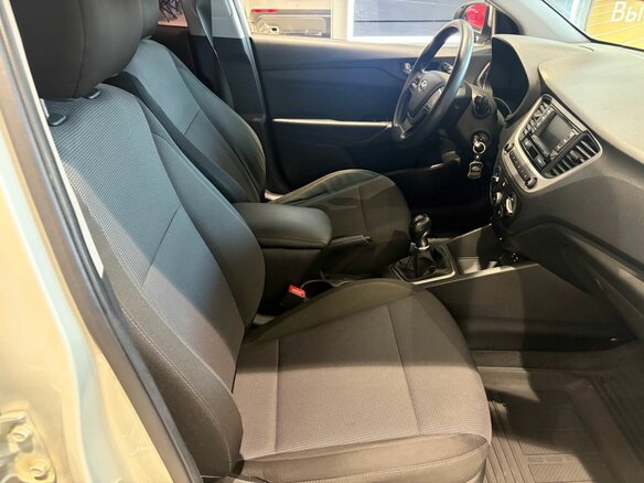 2018 Hyundai Solaris II, бежевый, 1089000 рублей - вид 14