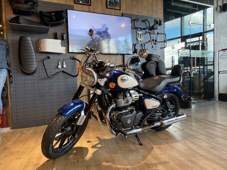2026 Royal Enfield Super Meteor, синий, 792000 рублей, вид 5