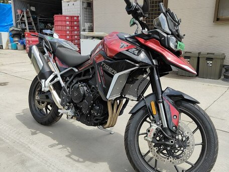 2024 Triumph Tiger 900, красный, 1550000 рублей, вид 4