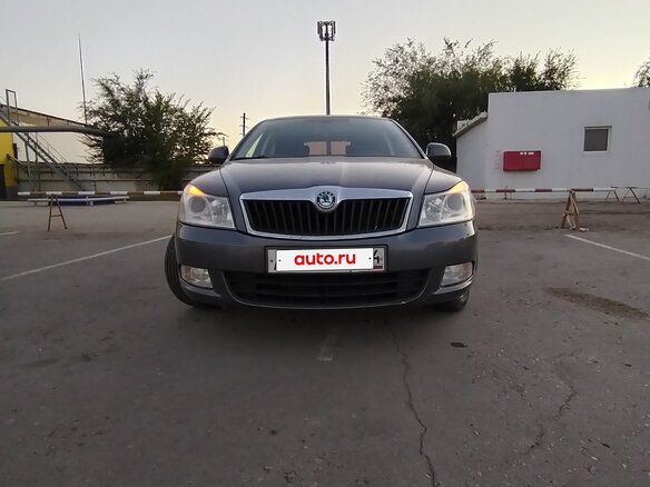 2012 Skoda Octavia II (A5) Рестайлинг, серый, 800000 рублей - вид 2