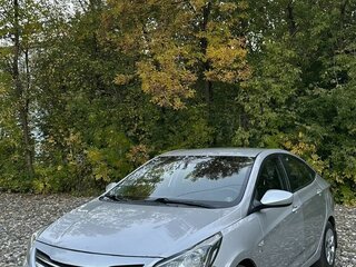 2014 Hyundai Solaris I Рестайлинг, серебристый, 795000 рублей, вид 2