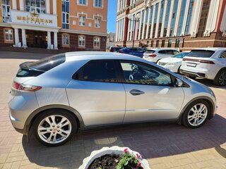2011 Honda Civic VIII Рестайлинг, серебристый, 890000 рублей, вид 3