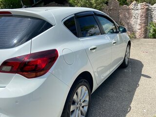 2013 Opel Astra J Рестайлинг, белый, 825000 рублей, вид 4