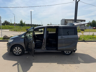 2012 Honda Freed Spike I Рестайлинг, серый, 820000 рублей, вид 5