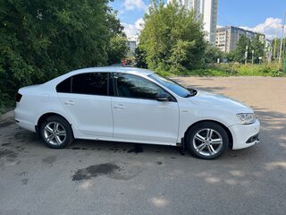 2013 Volkswagen Jetta VI, белый, 700000 рублей, вид 2