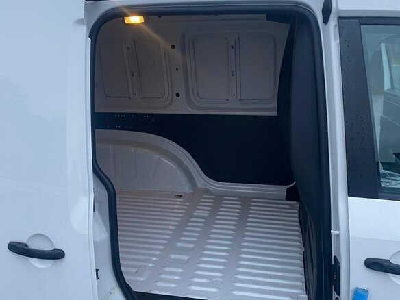 2020 Volkswagen Caddy, белый, 3300000 рублей - вид 4