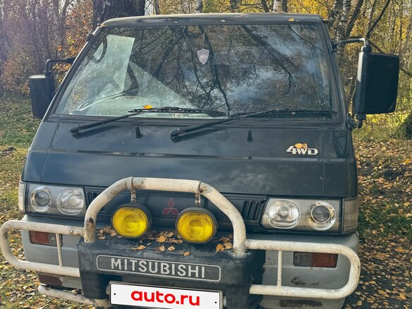 1992 Mitsubishi Delica III, синий, 690000 рублей - вид 1