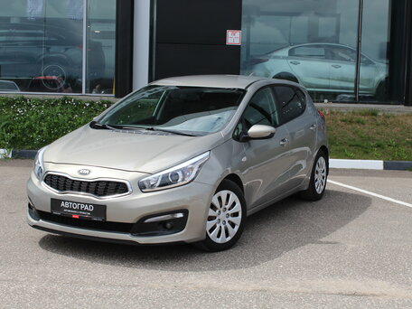 2017 Kia Ceed II Рестайлинг, серебристый, 1180000 рублей, вид 1