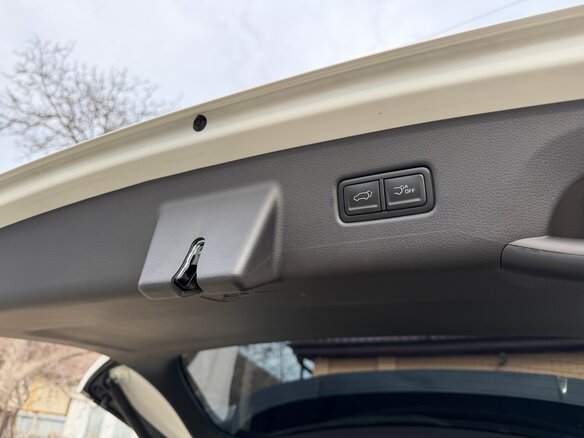 2025 Kia Carnival IV Рестайлинг, белый, 5800000 рублей - вид 36