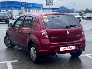 2010 Renault Sandero I, красный, 375000 рублей, вид 4