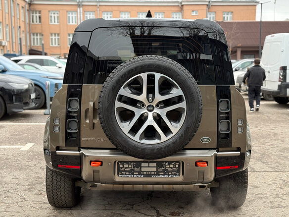 2023 Land Rover Defender 110 II, коричневый, 9190000 рублей - вид 8