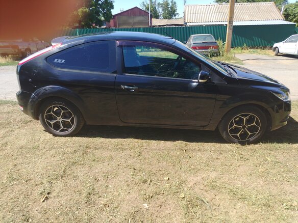 2008 Ford Focus II Рестайлинг, чёрный, 360000 рублей - вид 2