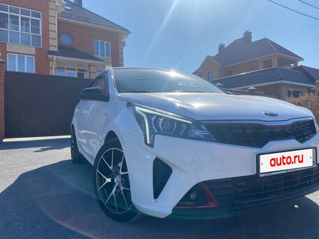 2021 Kia Rio IV Рестайлинг, белый, 2000000 рублей, вид 4