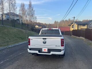 2019 Ram 1500 Crew Cab V, белый, 6500000 рублей, вид 4