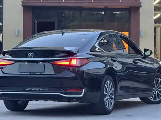 2022 Lexus ES 200 VII Рестайлинг, чёрный, 4150002 рублей, вид 2