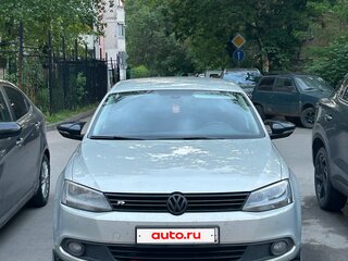 2011 Volkswagen Jetta VI, серебристый, 2100000 рублей, вид 4
